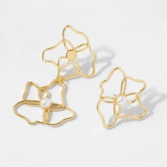 ♥ Flower Asymmetrical Earrings♥ - Picture 2 of 9